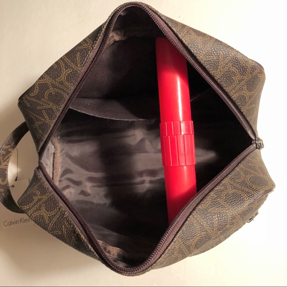 Calvin Klein Toiletry Bag - Picture 4 of 7